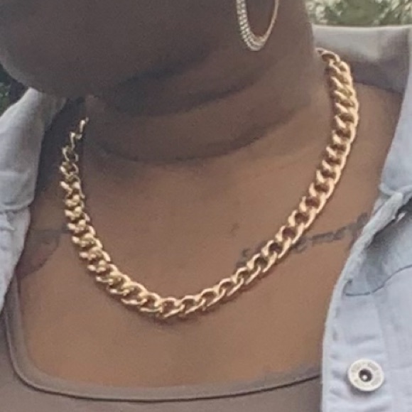 Gold Chunky Chain Link Iconic Necklace - Picture 2 of 5